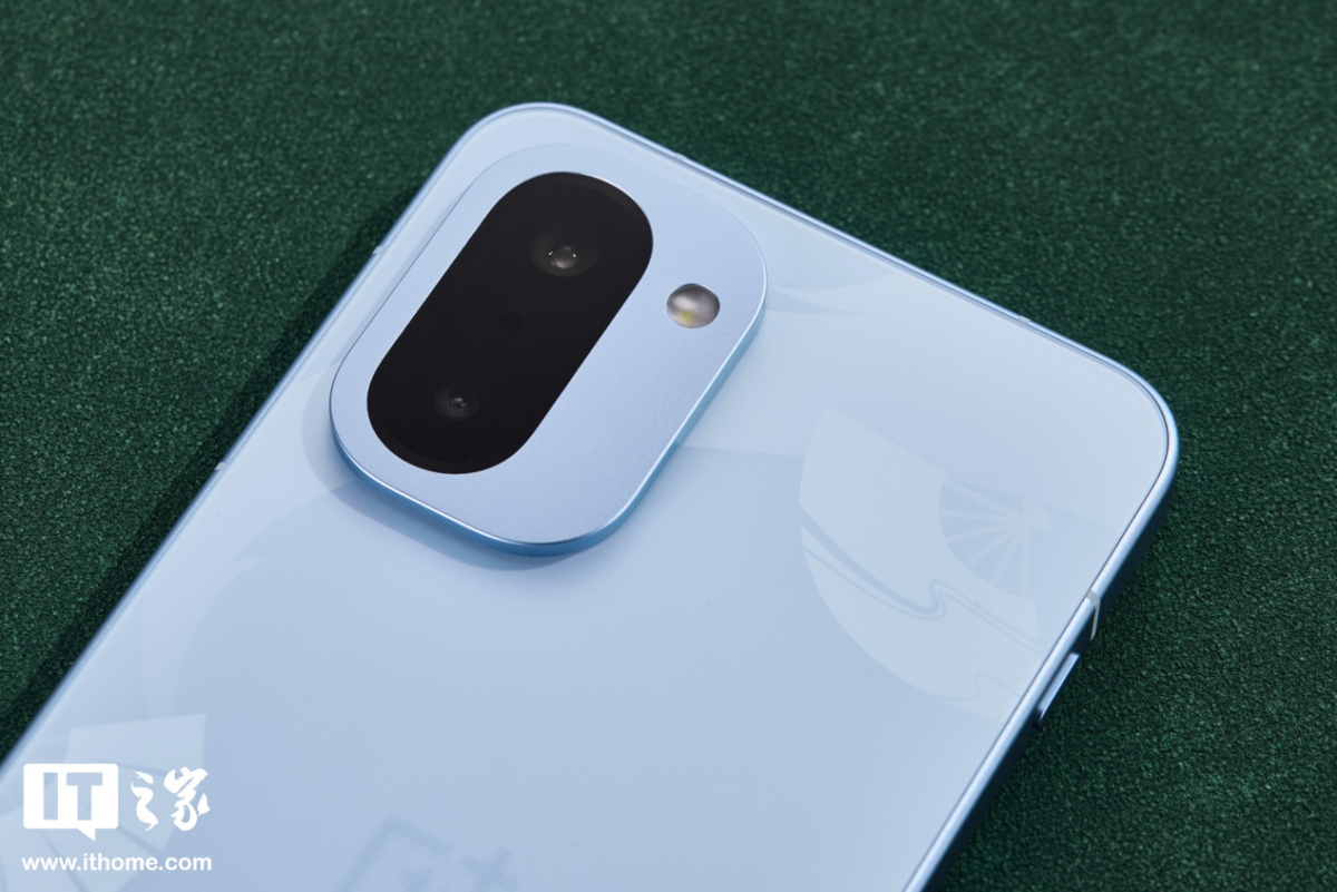 一加Ace 6T原神定制机开箱图赏：“白鹭公主”神里绫华再临__一加Ace 6T原神定制机开箱图赏：“白鹭公主”神里绫华再临