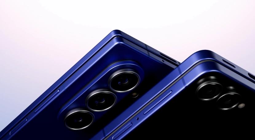 三星折叠屏评测视频_三星折叠屏最新_