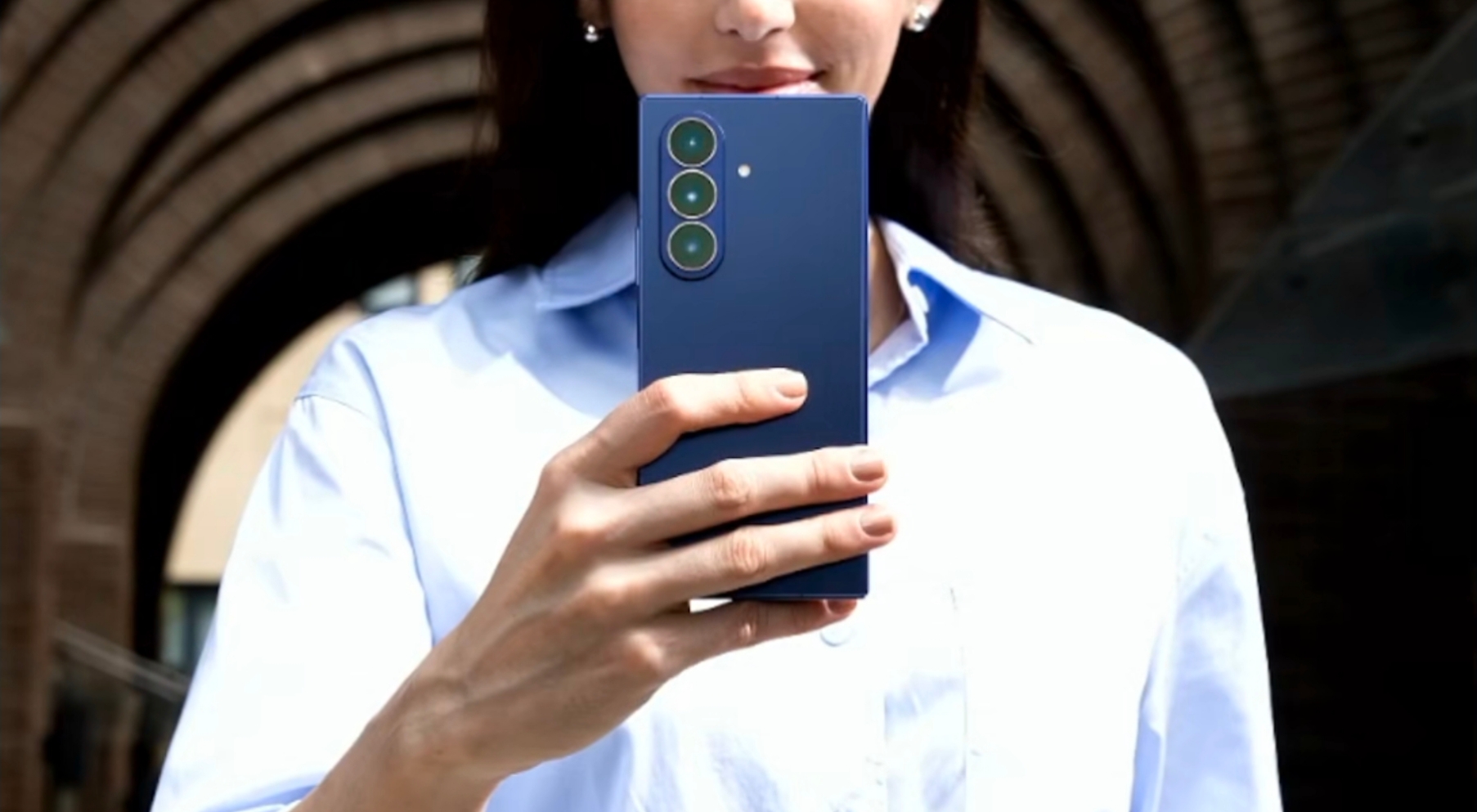 三星折叠屏最新_三星折叠屏评测视频_