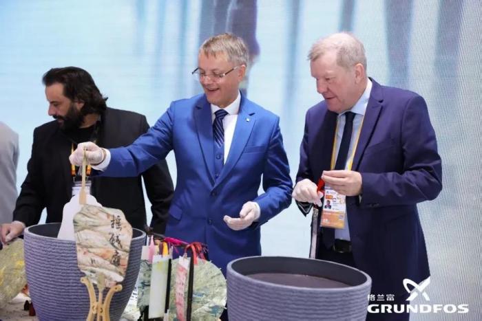 _（进博故事）一家丹麦企业的“点滴皆可为”_（进博故事）一家丹麦企业的“点滴皆可为”