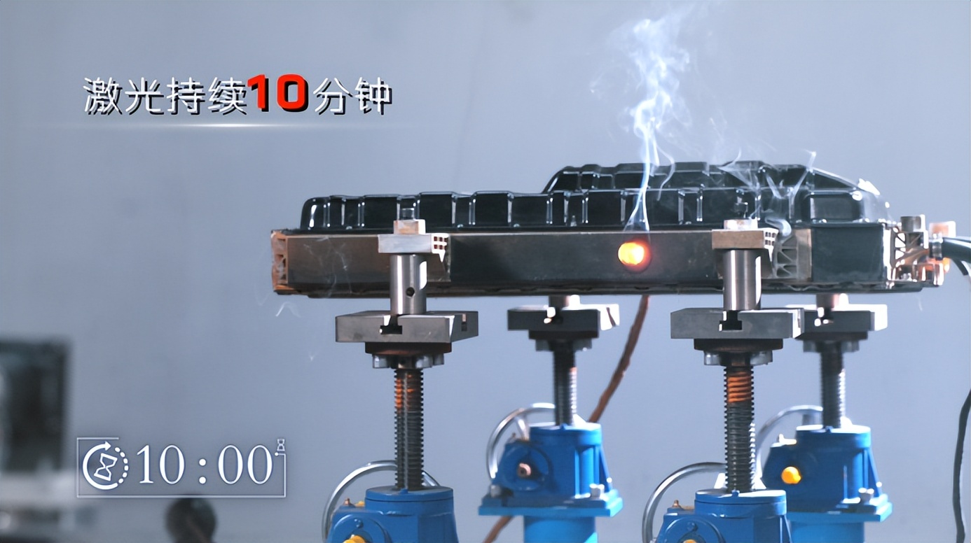 红旗检阅车通过视频__让出轨的人见识下厉害