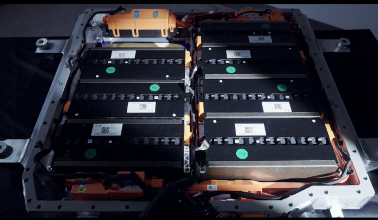 让出轨的人见识下厉害__红旗检阅车通过视频