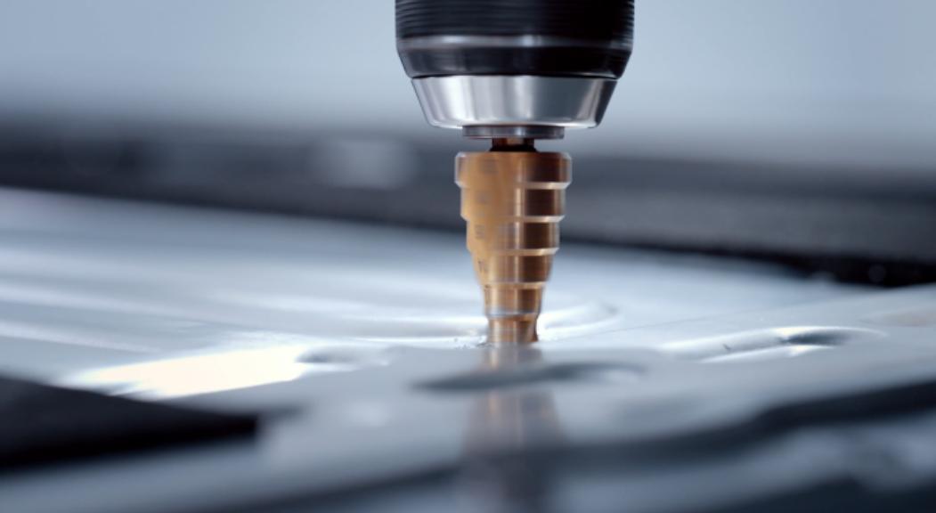 _红旗检阅车通过视频_让出轨的人见识下厉害