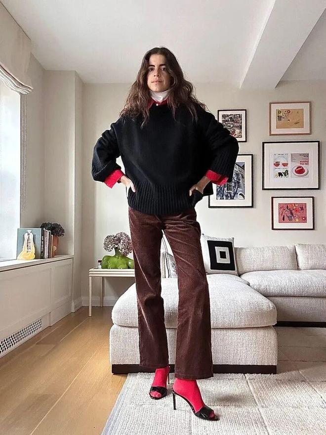 灰色裤子配棕色上衣好看吗_灰棕色裤子_