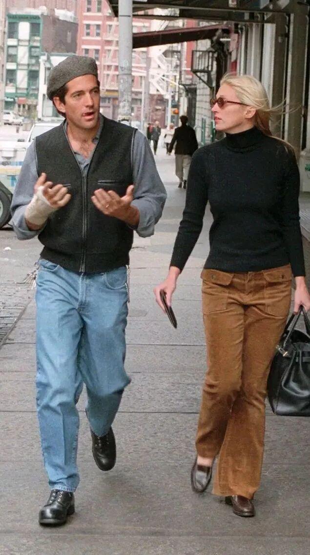 灰棕色裤子__灰色裤子配棕色上衣好看吗