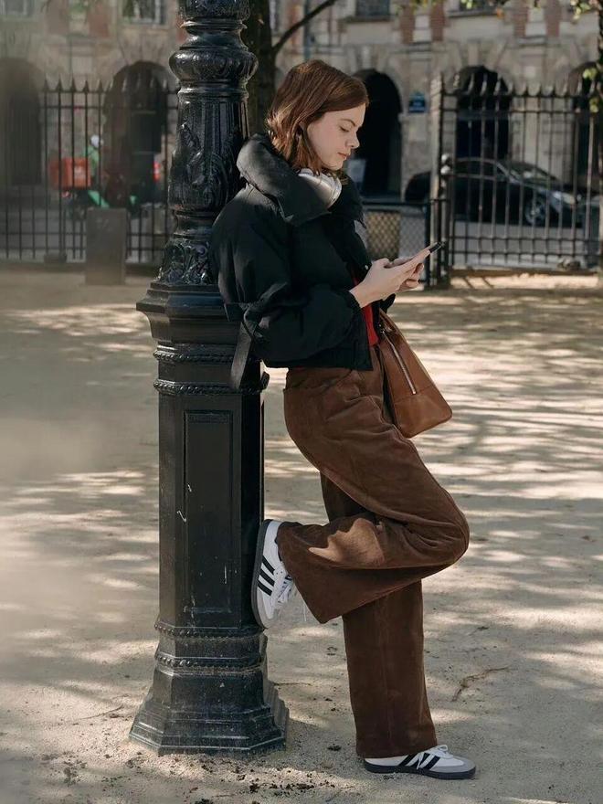 灰棕色裤子_灰色裤子配棕色上衣好看吗_