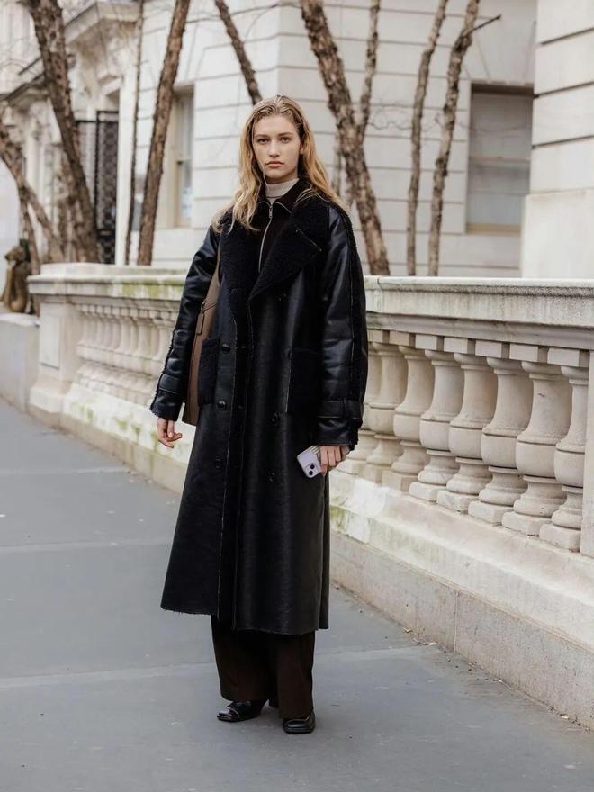 _灰棕色裤子_灰色裤子配棕色上衣好看吗