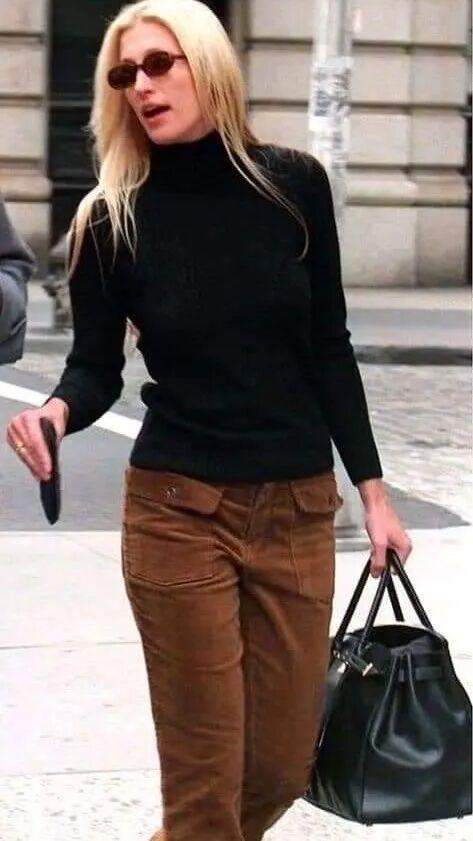 _灰色裤子配棕色上衣好看吗_灰棕色裤子