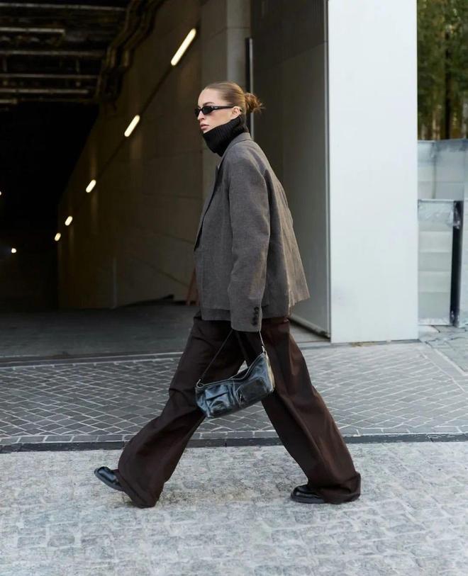 _灰色裤子配棕色上衣好看吗_灰棕色裤子