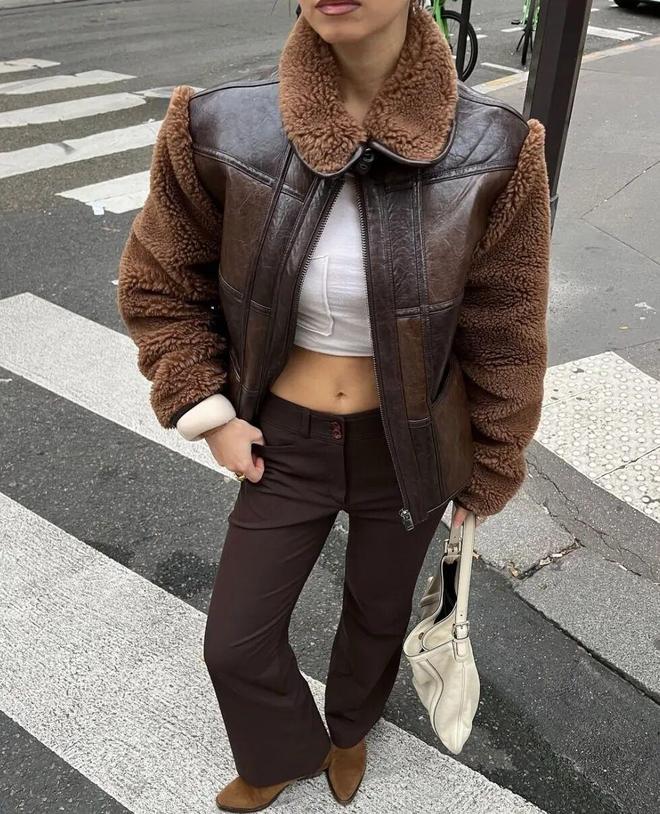 灰色裤子配棕色上衣好看吗__灰棕色裤子