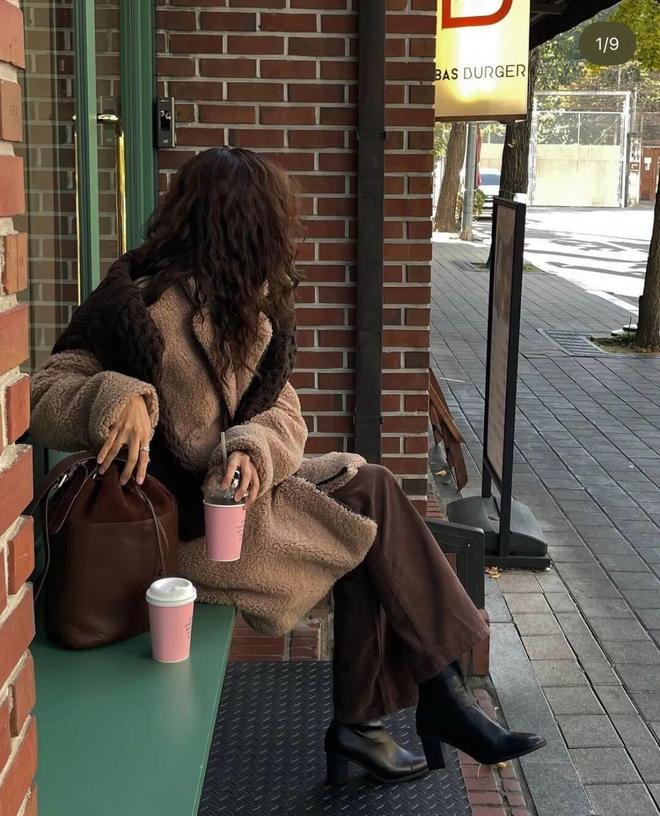 灰色裤子配棕色上衣好看吗_灰棕色裤子_