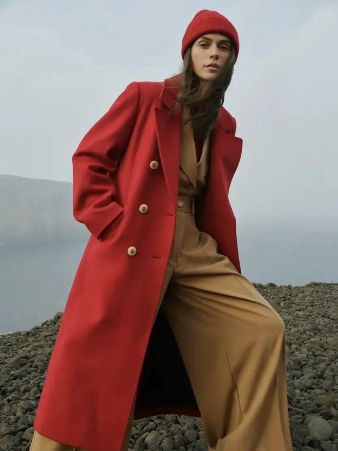 穿红色配什么颜色好看__2020年流行红色衣服吗
