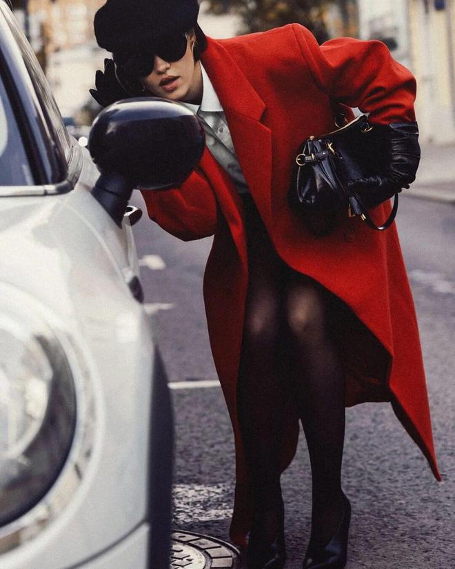 _穿红色配什么颜色好看_2020年流行红色衣服吗