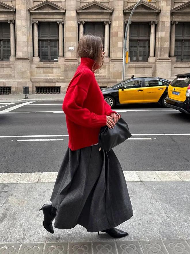 穿红色配什么颜色好看__2020年流行红色衣服吗