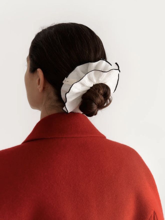 穿红色配什么颜色好看_2020年流行红色衣服吗_