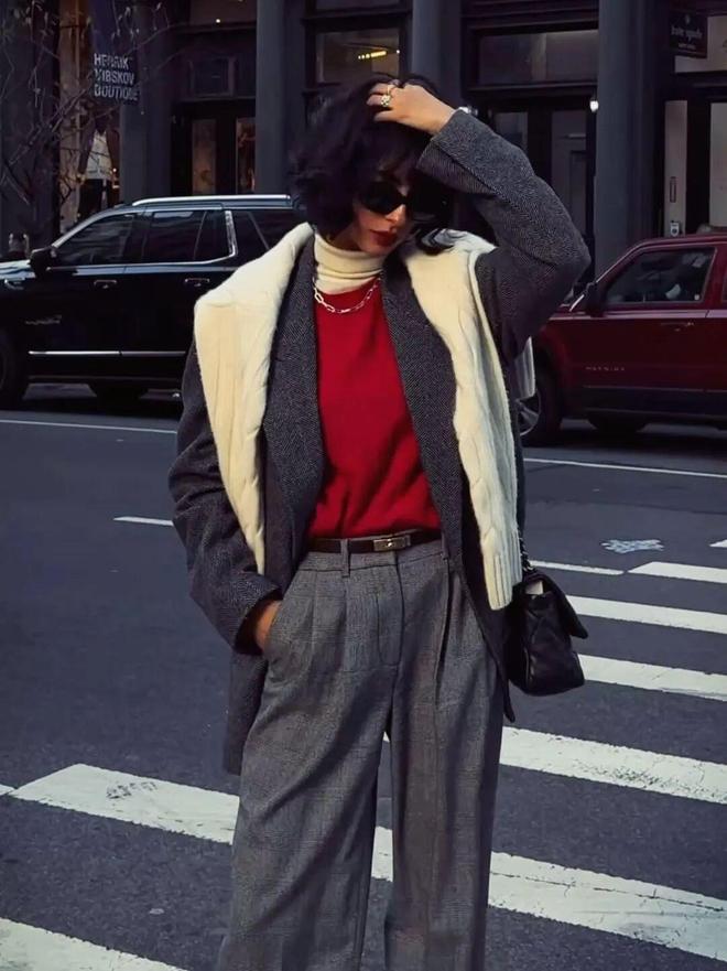 2020年流行红色衣服吗__穿红色配什么颜色好看