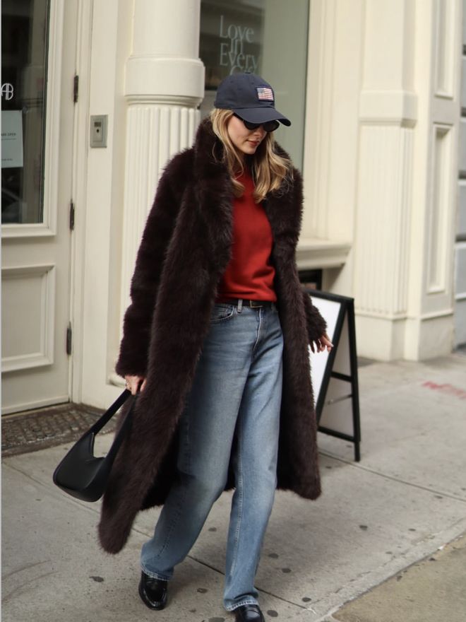 2020年流行红色衣服吗__穿红色配什么颜色好看