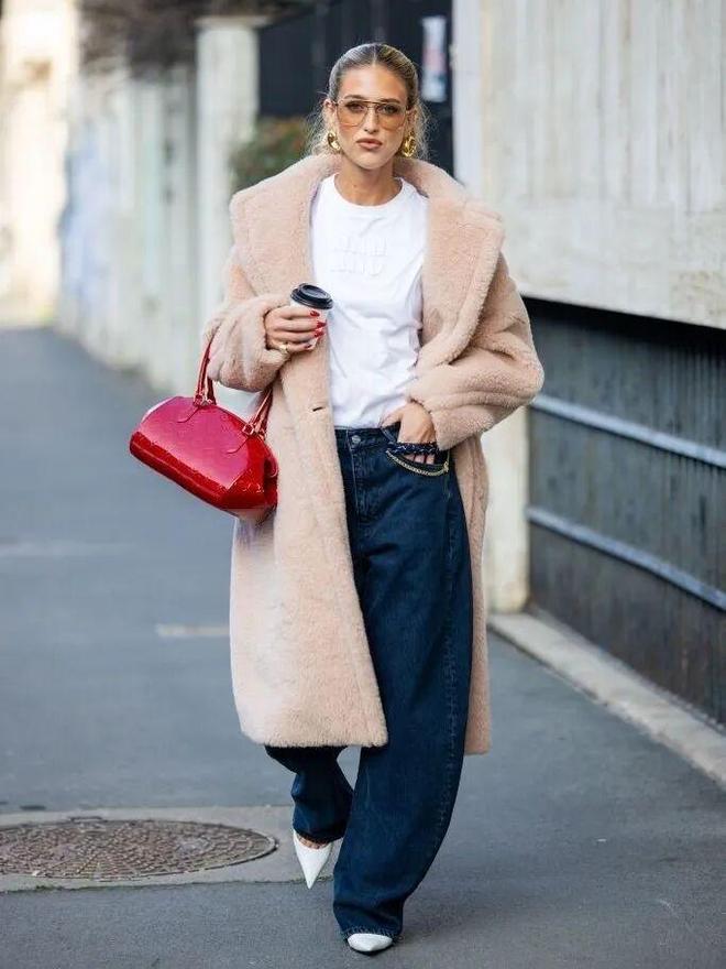 _穿红色配什么颜色好看_2020年流行红色衣服吗