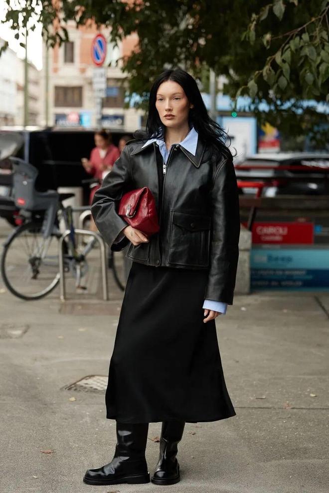 穿红色配什么颜色好看__2020年流行红色衣服吗