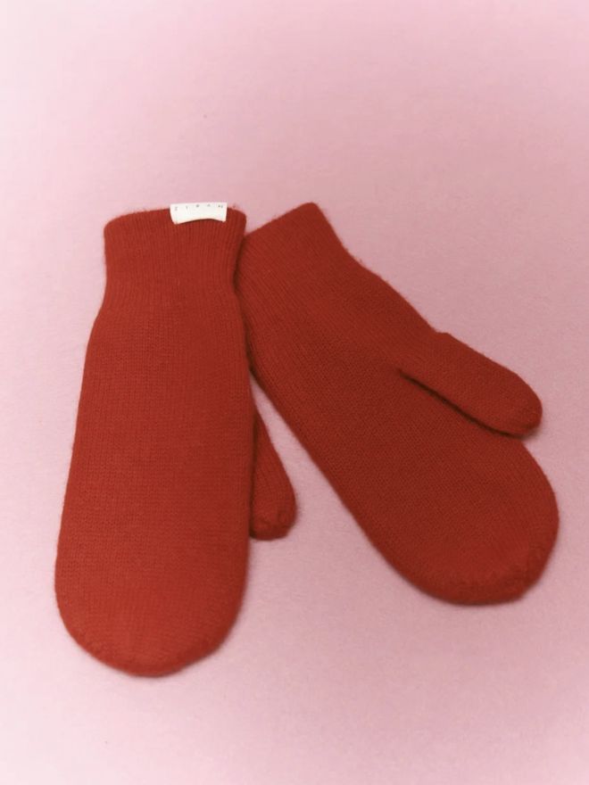 穿红色配什么颜色好看__2020年流行红色衣服吗