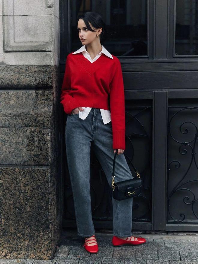 穿红色配什么颜色好看__2020年流行红色衣服吗