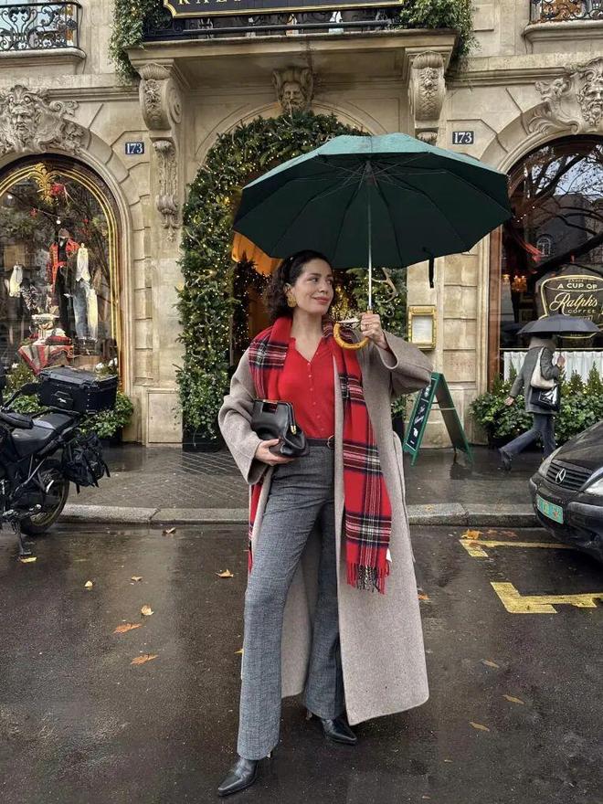 _穿红色配什么颜色好看_2020年流行红色衣服吗