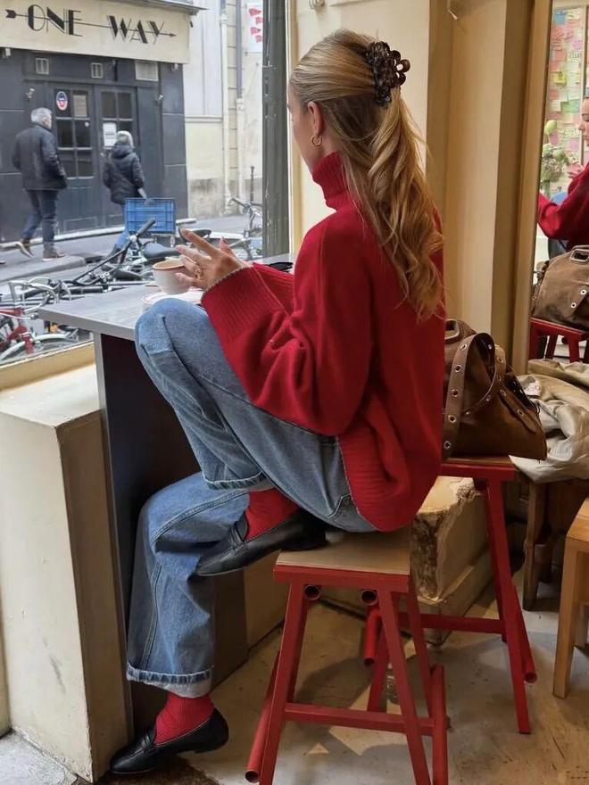 _穿红色配什么颜色好看_2020年流行红色衣服吗