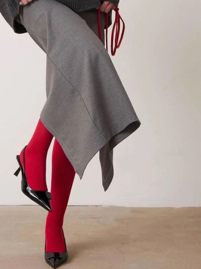 穿红色配什么颜色好看_2020年流行红色衣服吗_