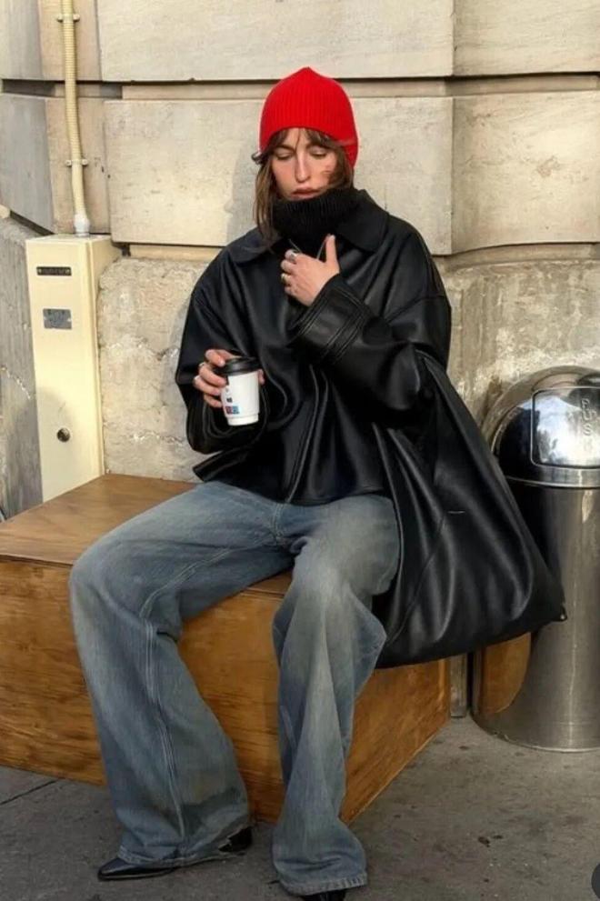 穿红色配什么颜色好看__2020年流行红色衣服吗