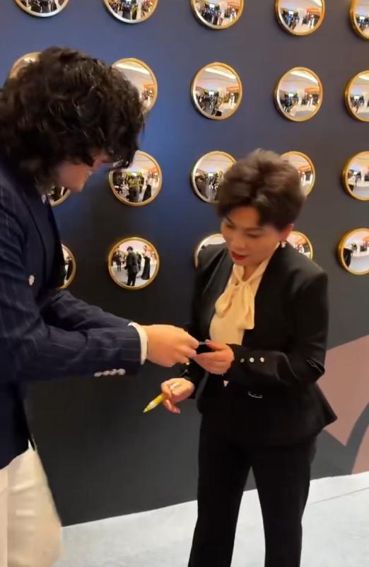 熠熠星光是什么意思__星光熠熠会成为公主吗