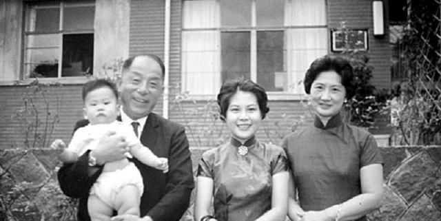 老外游故宫视频__老外在故宫拍老照片