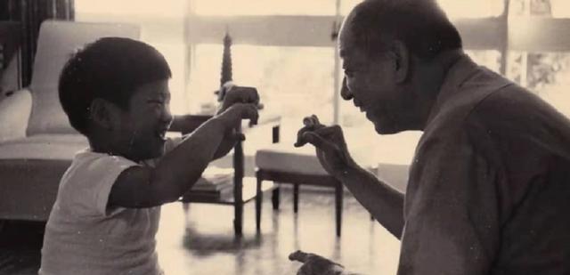 _老外在故宫拍老照片_老外游故宫视频