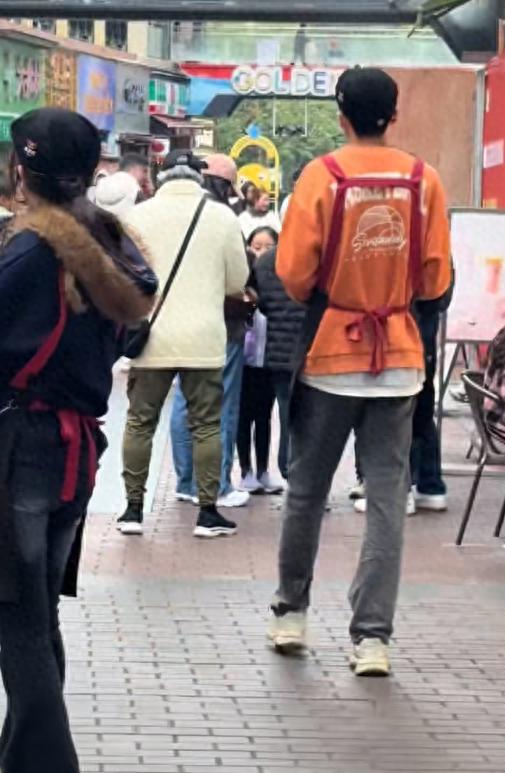 _郭晶晶全家游南沙，8岁霍中妍戴眼镜像朱玲玲，5岁霍中怡像妈妈_郭晶晶全家游南沙，8岁霍中妍戴眼镜像朱玲玲，5岁霍中怡像妈妈