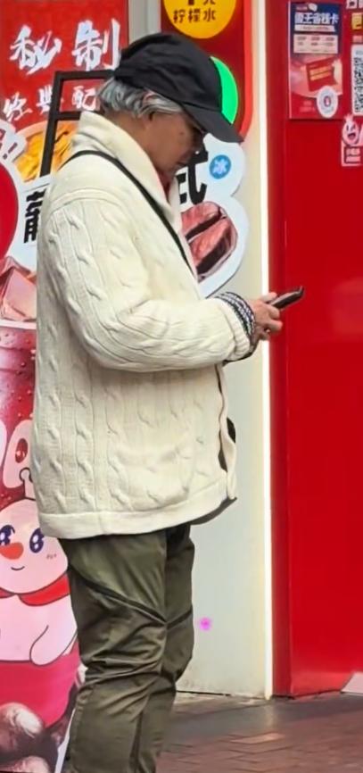 _郭晶晶全家游南沙，8岁霍中妍戴眼镜像朱玲玲，5岁霍中怡像妈妈_郭晶晶全家游南沙，8岁霍中妍戴眼镜像朱玲玲，5岁霍中怡像妈妈