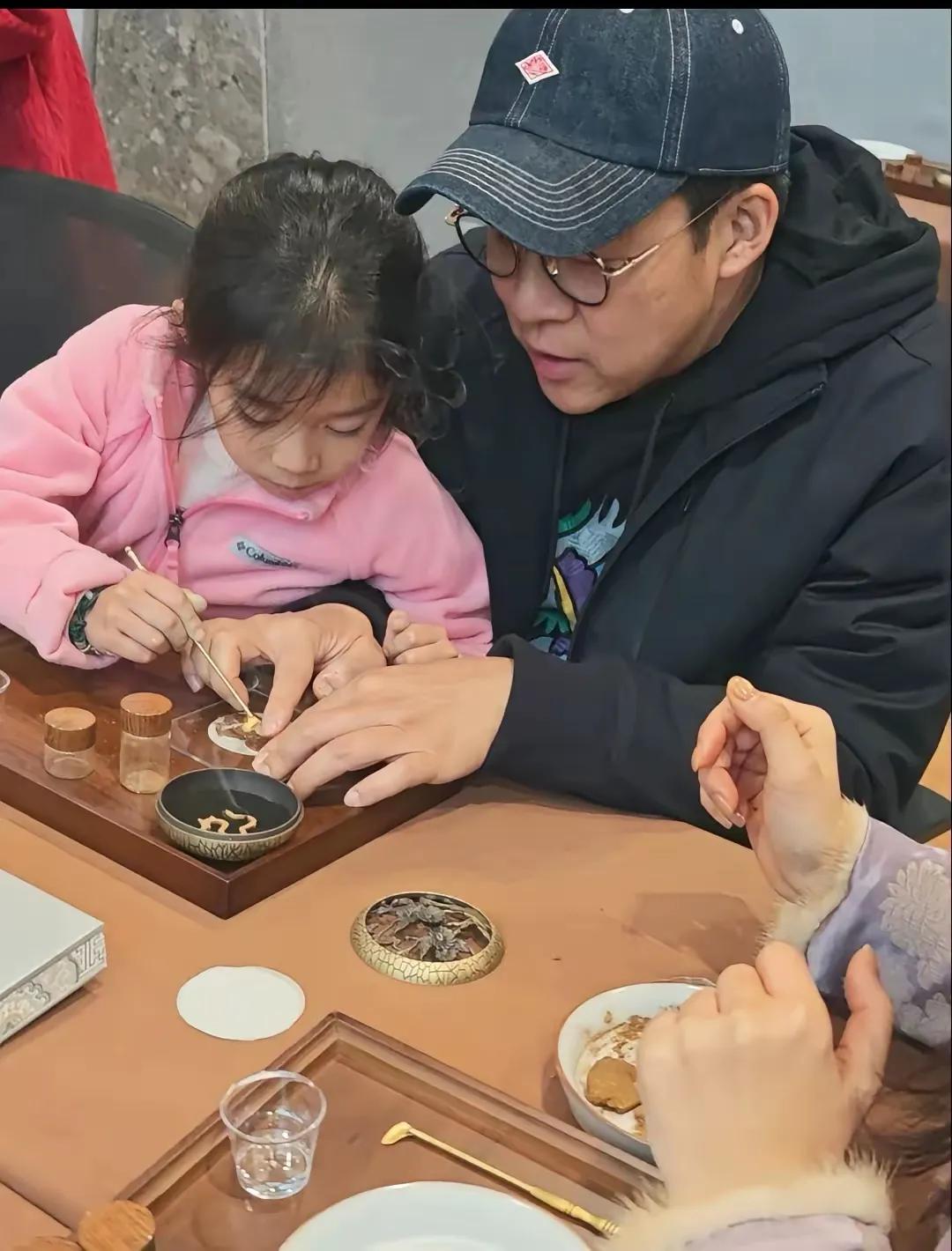 奶奶带娃和外婆带娃谁更加好__妈妈带娃和奶奶带娃