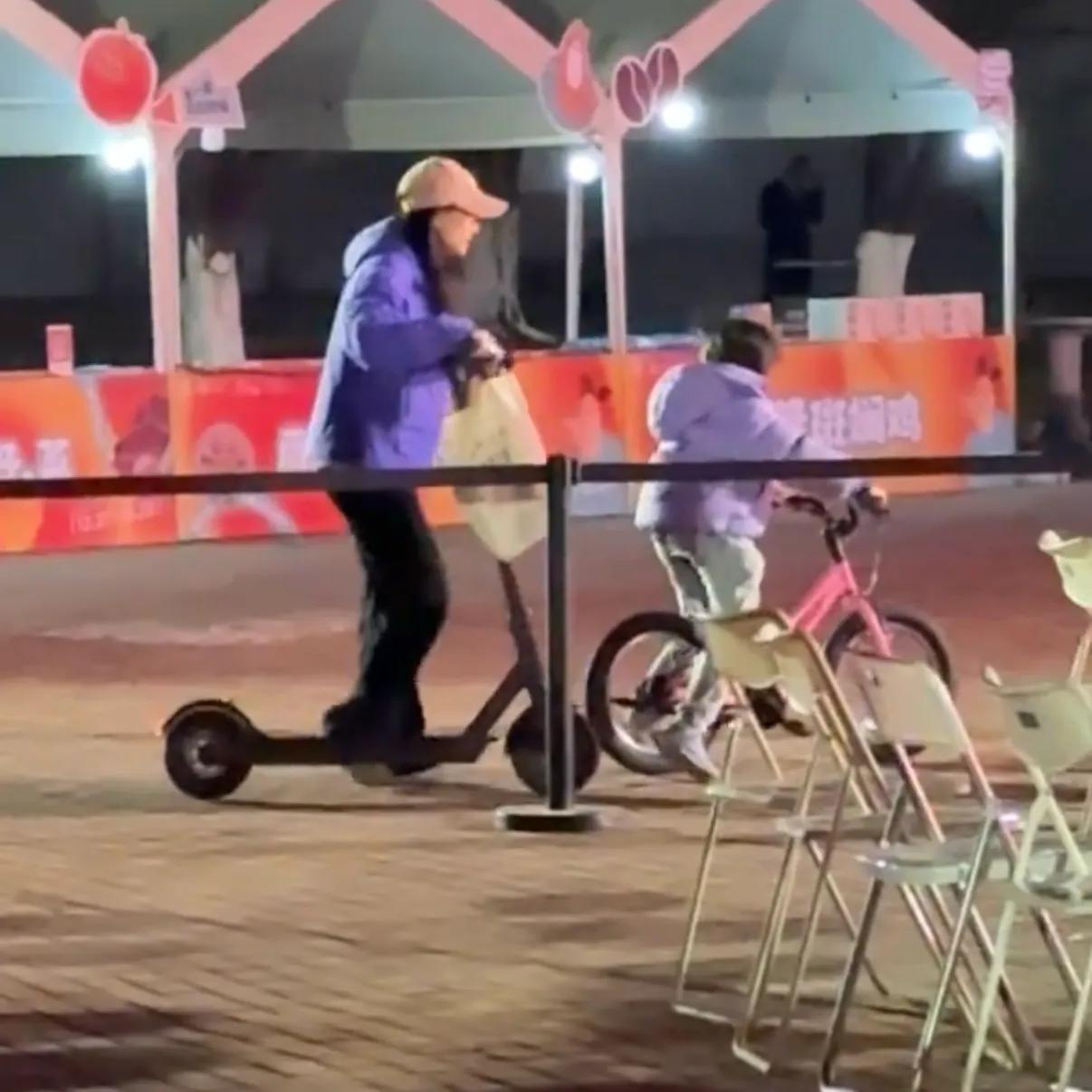 _妈妈带娃和奶奶带娃_奶奶带娃和外婆带娃谁更加好