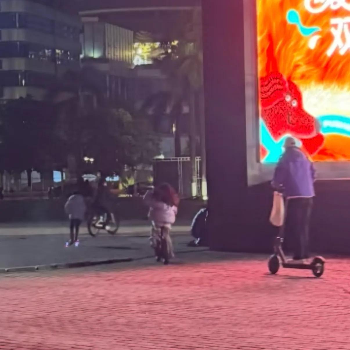 奶奶带娃和外婆带娃谁更加好_妈妈带娃和奶奶带娃_