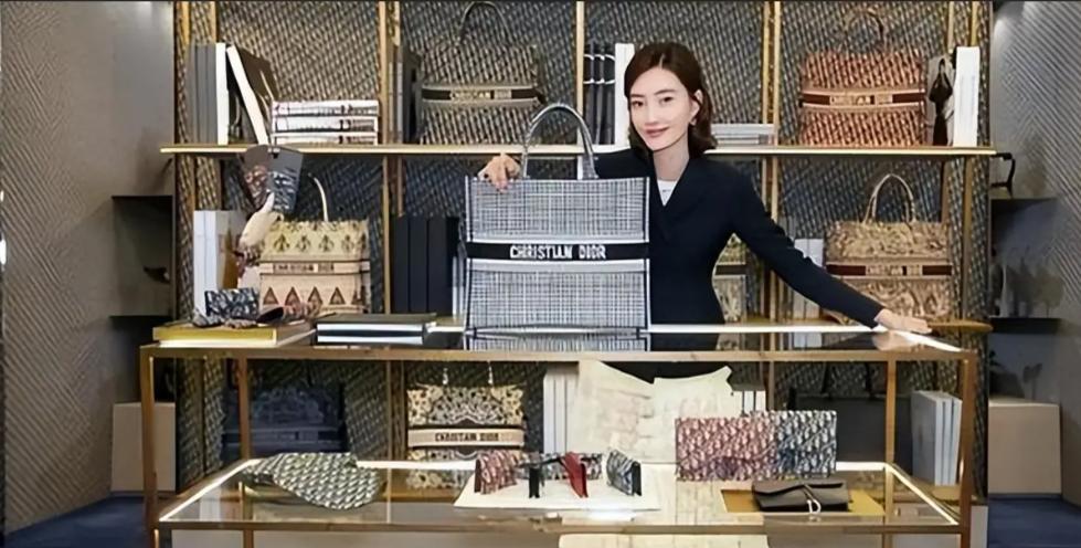 诈骗13.9亿、金条茅台垫桌腿，王丽坤"豪门"成噩梦 ，刘涛深受其害_诈骗13.9亿、金条茅台垫桌腿，王丽坤"豪门"成噩梦 ，刘涛深受其害_