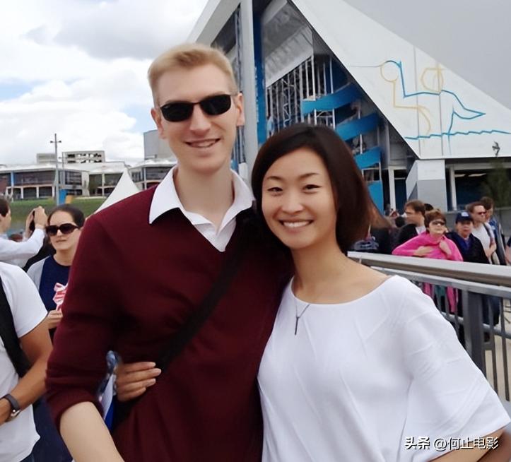 _父亲身价亿万，母亲央视名嘴敬一丹，她嫁英国老公扎根农村做公益_父亲身价亿万，母亲央视名嘴敬一丹，她嫁英国老公扎根农村做公益