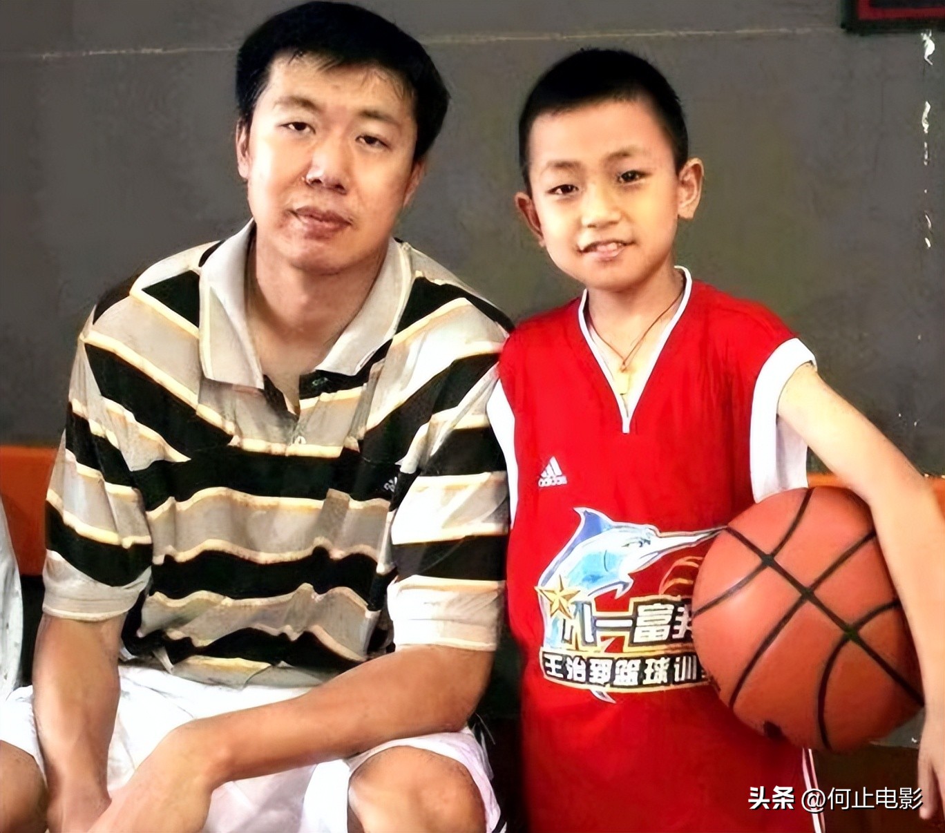 _她是知名90后主持人，嫁篮球巨星儿女双全，继子与亲儿子相差20岁_她是知名90后主持人，嫁篮球巨星儿女双全，继子与亲儿子相差20岁