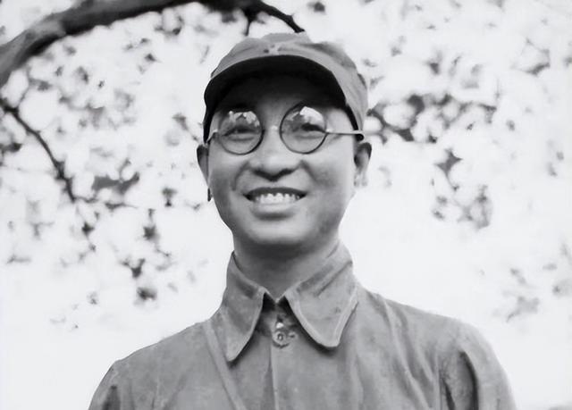 1959 年，特赦后的邱行湘打算去做搬运工糊口，周总理了解情况后告诉他：“你是国家干部啊！”__1959 年，特赦后的邱行湘打算去做搬运工糊口，周总理了解情况后告诉他：“你是国家干部啊！”