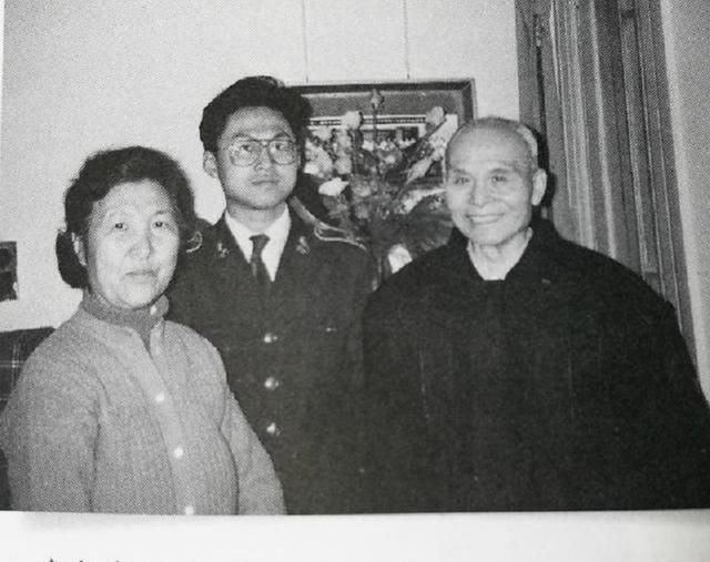 1959 年，特赦后的邱行湘打算去做搬运工糊口，周总理了解情况后告诉他：“你是国家干部啊！”_1959 年，特赦后的邱行湘打算去做搬运工糊口，周总理了解情况后告诉他：“你是国家干部啊！”_