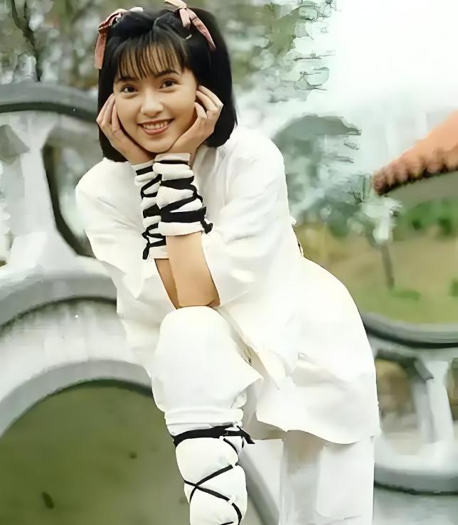 从“最美郭芙”到疯批“豪门荡妇”，她是如何把一手好牌打烂的？__从“最美郭芙”到疯批“豪门荡妇”，她是如何把一手好牌打烂的？