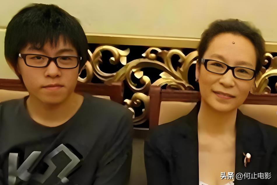 孩子父亲真相大白后,这一夜奚美娟落寞呆坐,往日口碑再也回不去__孩子父亲真相大白后,这一夜奚美娟落寞呆坐,往日口碑再也回不去