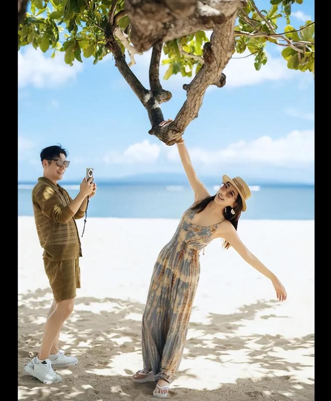 _杜若溪一家海外度假，老公和女儿一起出镜，幸福的一家人_杜若溪一家海外度假，老公和女儿一起出镜，幸福的一家人