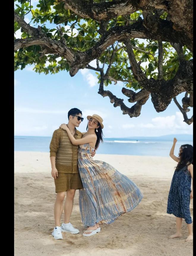 _杜若溪一家海外度假，老公和女儿一起出镜，幸福的一家人_杜若溪一家海外度假，老公和女儿一起出镜，幸福的一家人