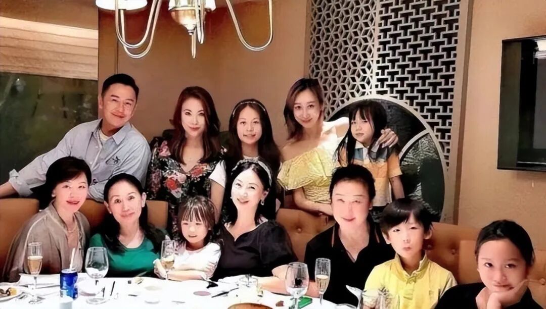 太想红，“艳星”的“黄”色探索_太想红，“艳星”的“黄”色探索_