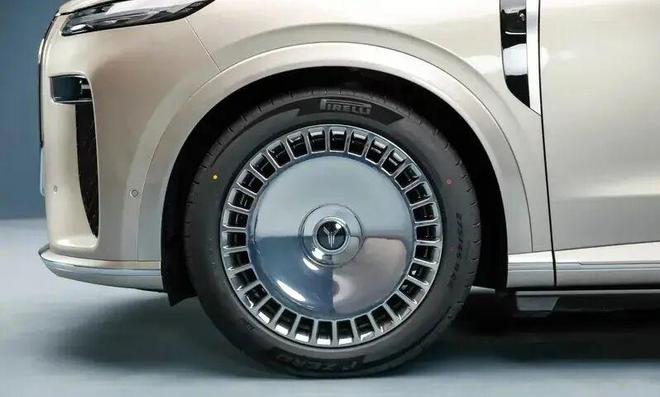 岚图泰山12月29日交付，奢华气场不输劳斯莱斯库里南，仅售37.99万__岚图泰山12月29日交付，奢华气场不输劳斯莱斯库里南，仅售37.99万