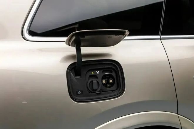 岚图泰山12月29日交付，奢华气场不输劳斯莱斯库里南，仅售37.99万__岚图泰山12月29日交付，奢华气场不输劳斯莱斯库里南，仅售37.99万