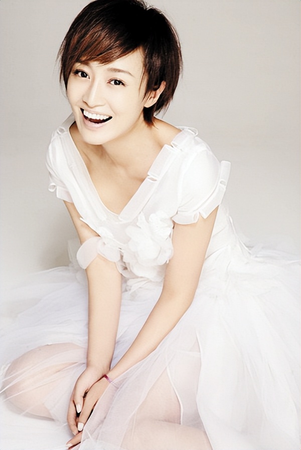 类似贵女女配求上位_清纯主持人_